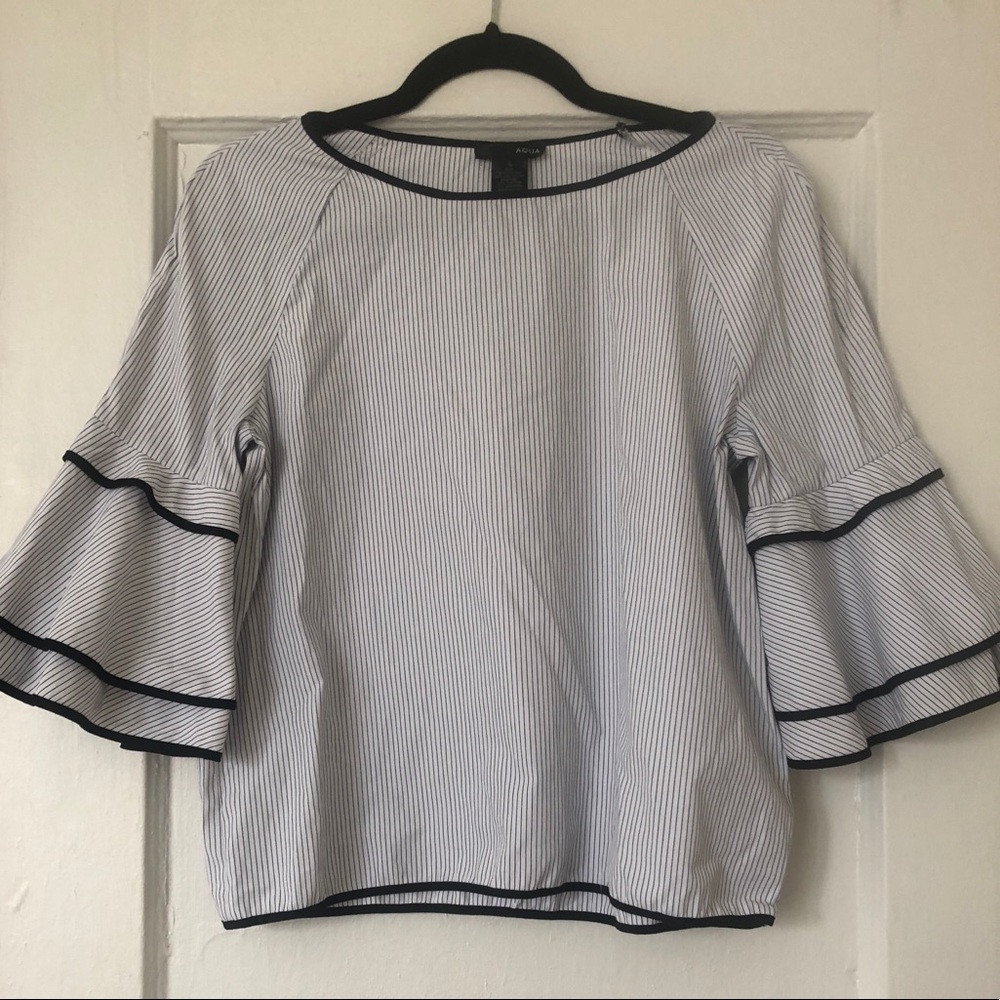 Bloomingdale's Aqua brand blouse w/ ruffled sleeve